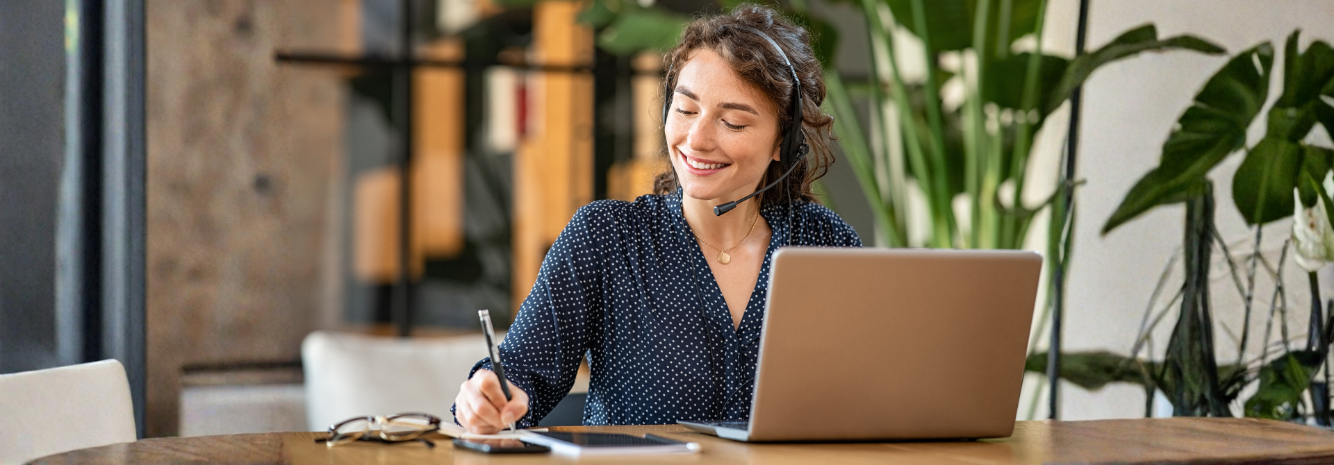 Maternity Leave in the UK: What Employers Need to Know – And How Outsourcery Can Help